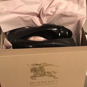 Burberry flats size 8